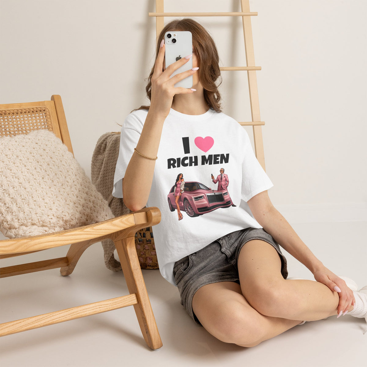 I Love Rich Men - Funny T-Shirt; Funny Shirt for Women; Funny Gift for Girlfriend/Women; Funny Luxury T-Shirt; Funny Bachelorette Shirt