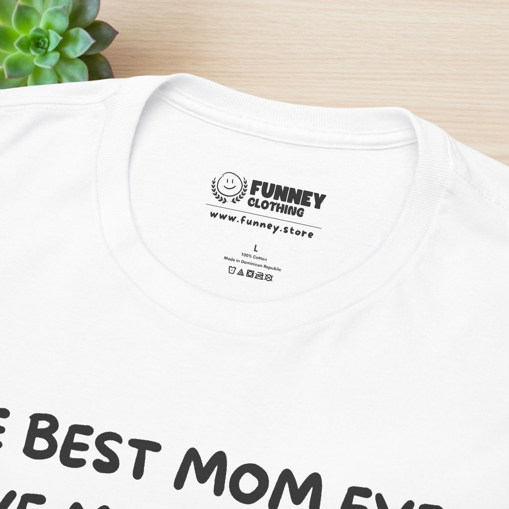 The best mom ever gave me this Shirt - Funny Graphic Tee Shirt Gift for Son and Daughter