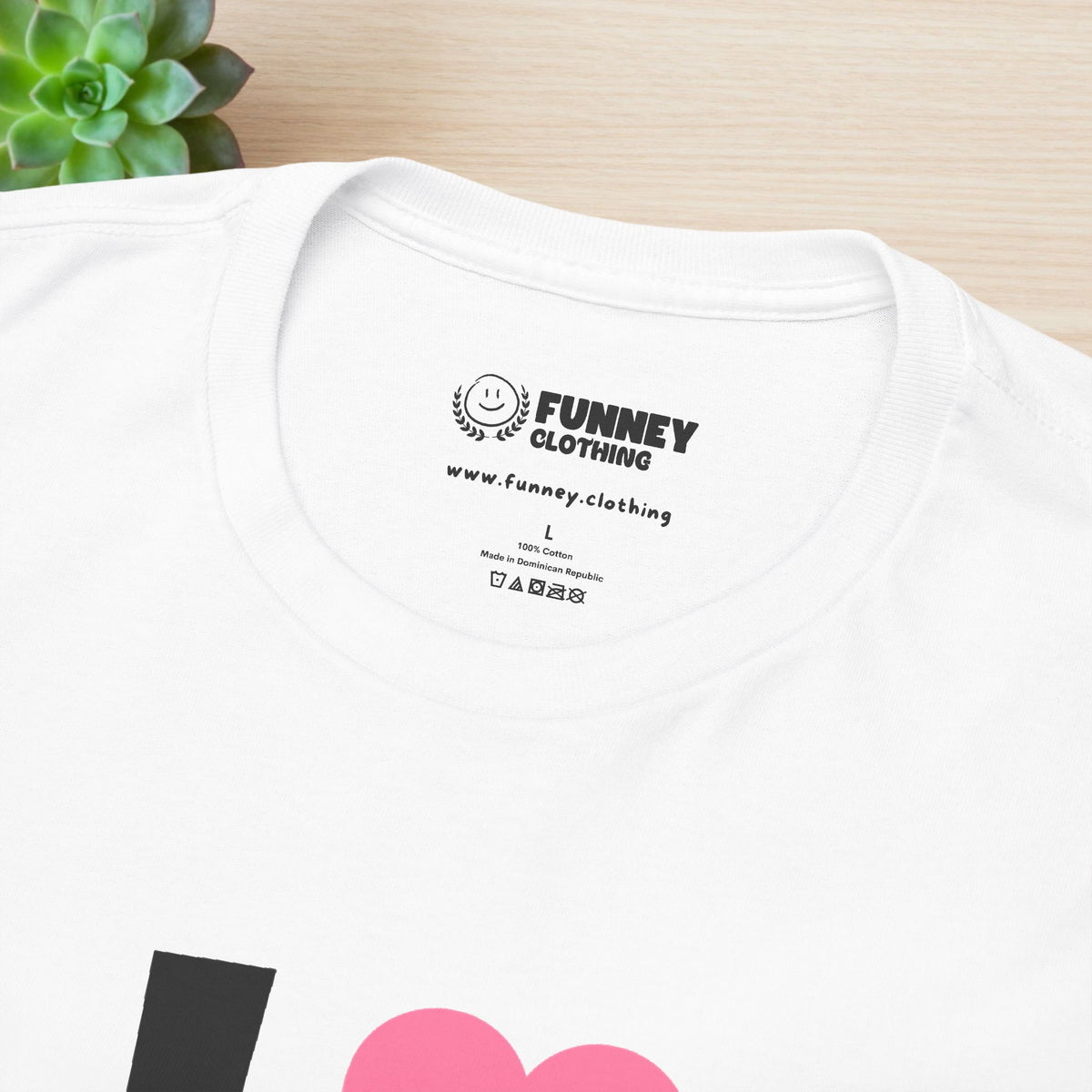 I Love Rich Men - Funny T-Shirt; Funny Shirt for Women; Funny Gift for Girlfriend/Women; Funny Luxury T-Shirt; Funny Bachelorette Shirt